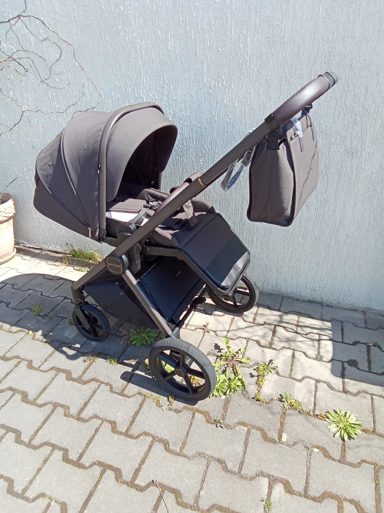 Kočárek Carrello Ultra 2 v 1